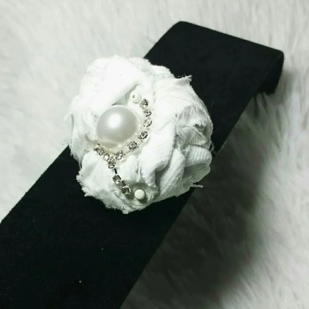 Tasty Raw Edge White Denim Pearly Rose Brooch
